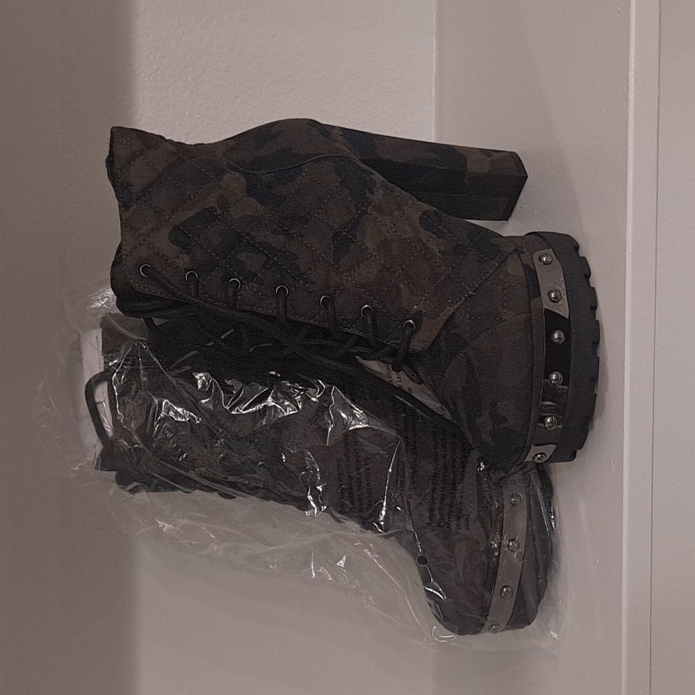 Size 8.5M Jessica Simpson Irella4 Green Combo Quilted Camo Print